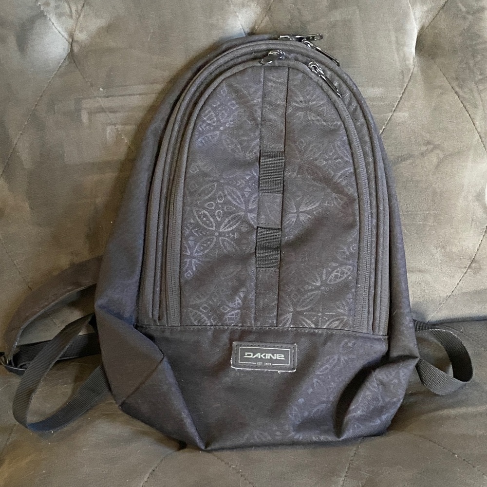 Dakine Cosmo 6.5L Mini Black Backpack